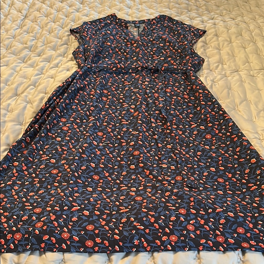 5 for 25$
Emery Rose Floral Navy Dress